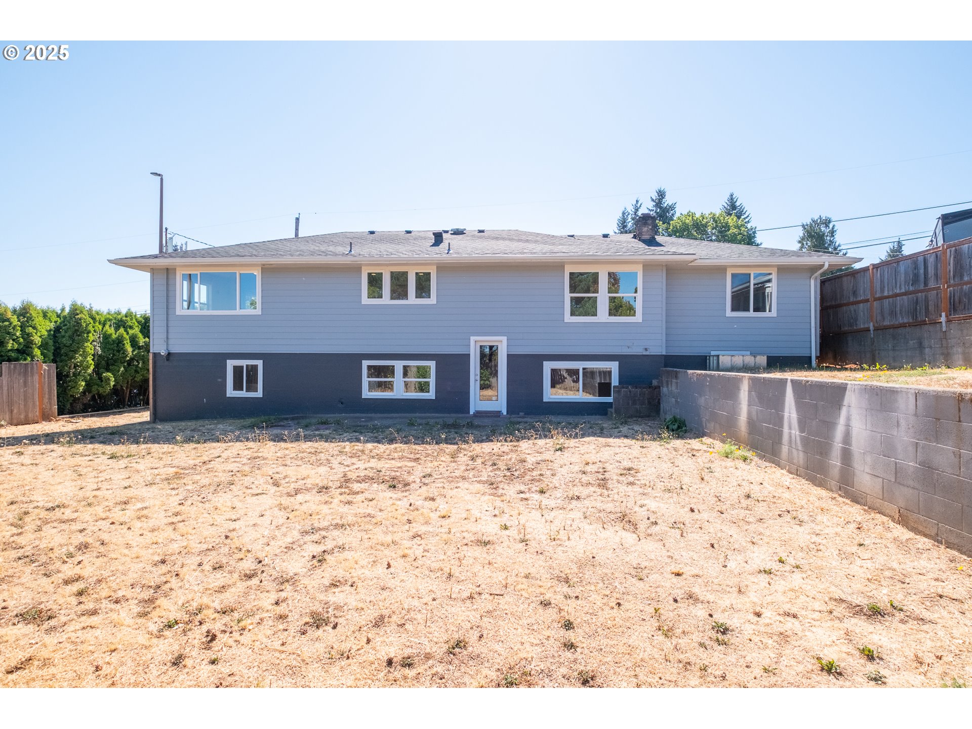 Salem, Oregon 97302, United States, 6 Bedrooms Bedrooms, ,2 BathroomsBathrooms,Residential,Pending,211624