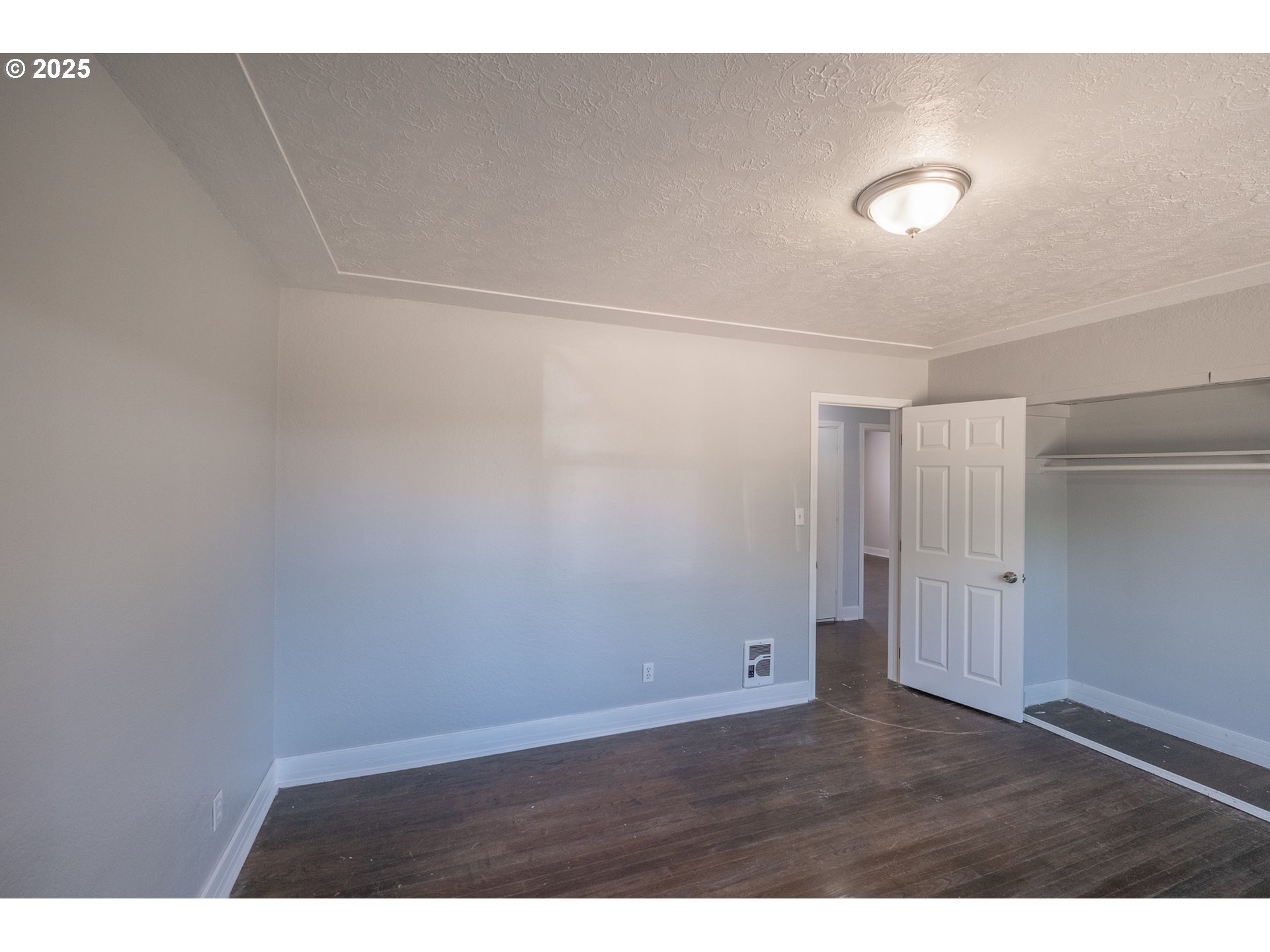 Salem, Oregon 97302, United States, 6 Bedrooms Bedrooms, ,2 BathroomsBathrooms,Residential,Pending,211624