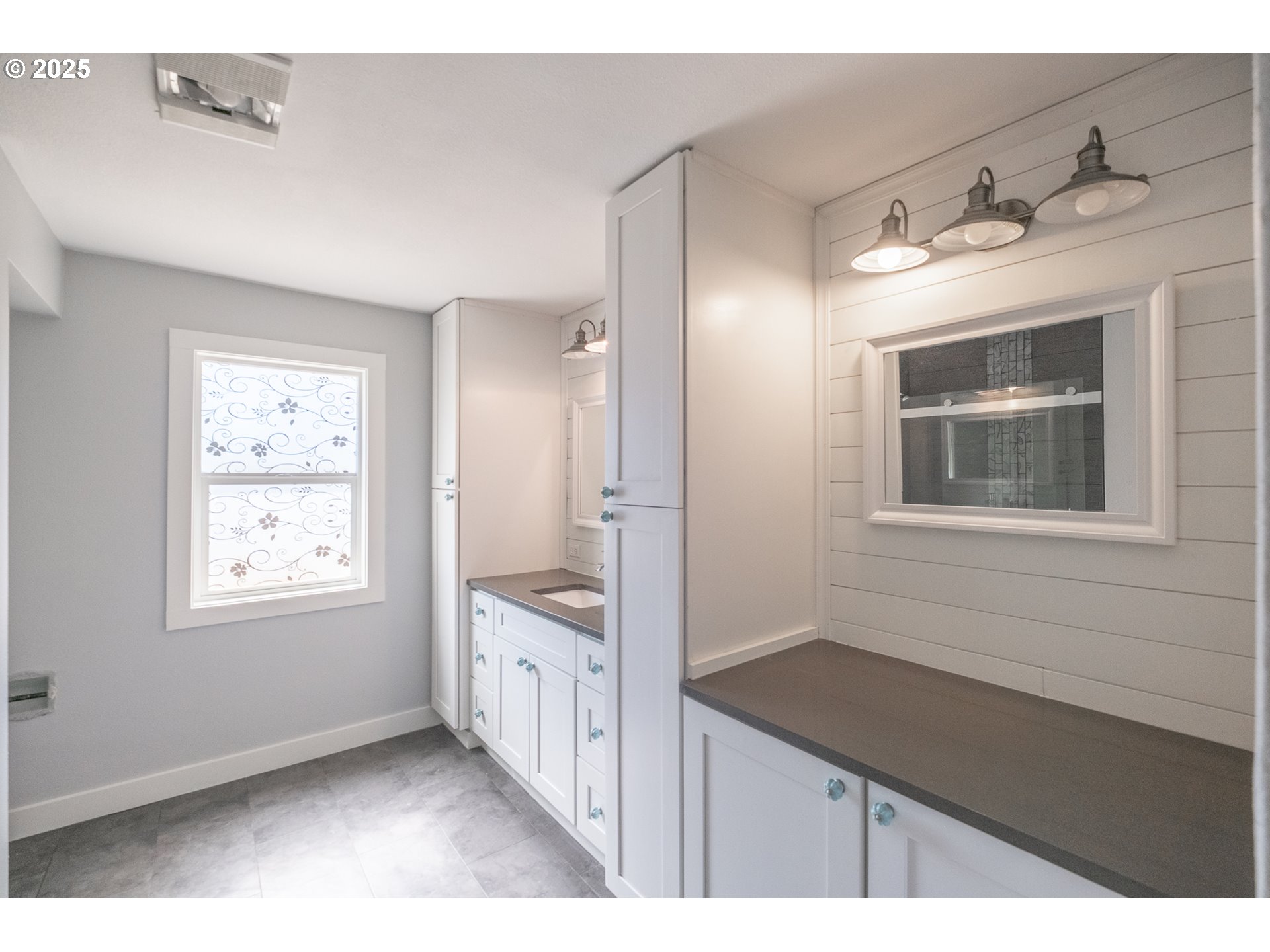 Salem, Oregon 97302, United States, 6 Bedrooms Bedrooms, ,2 BathroomsBathrooms,Residential,Pending,211624