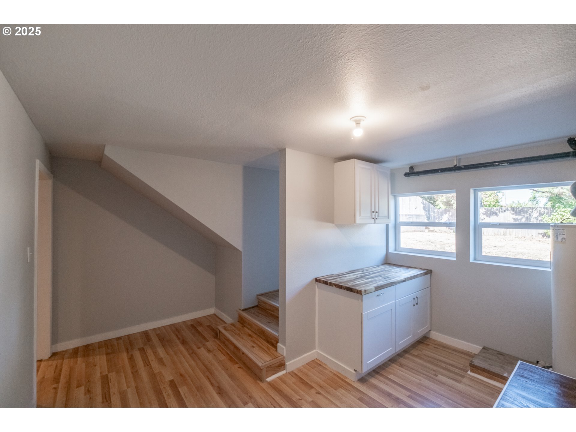 Salem, Oregon 97302, United States, 6 Bedrooms Bedrooms, ,2 BathroomsBathrooms,Residential,Pending,211624