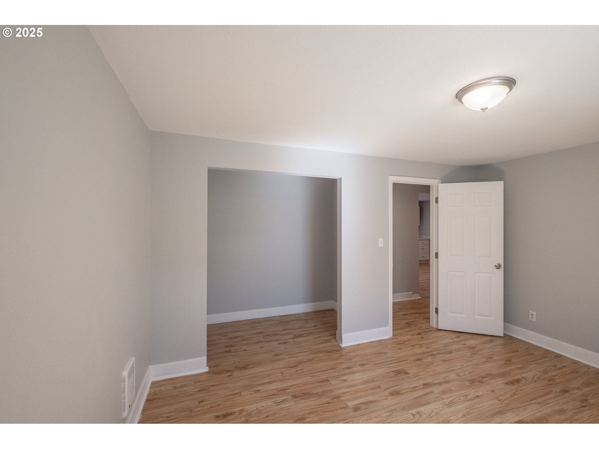 Salem, Oregon 97302, United States, 6 Bedrooms Bedrooms, ,2 BathroomsBathrooms,Residential,Pending,211624