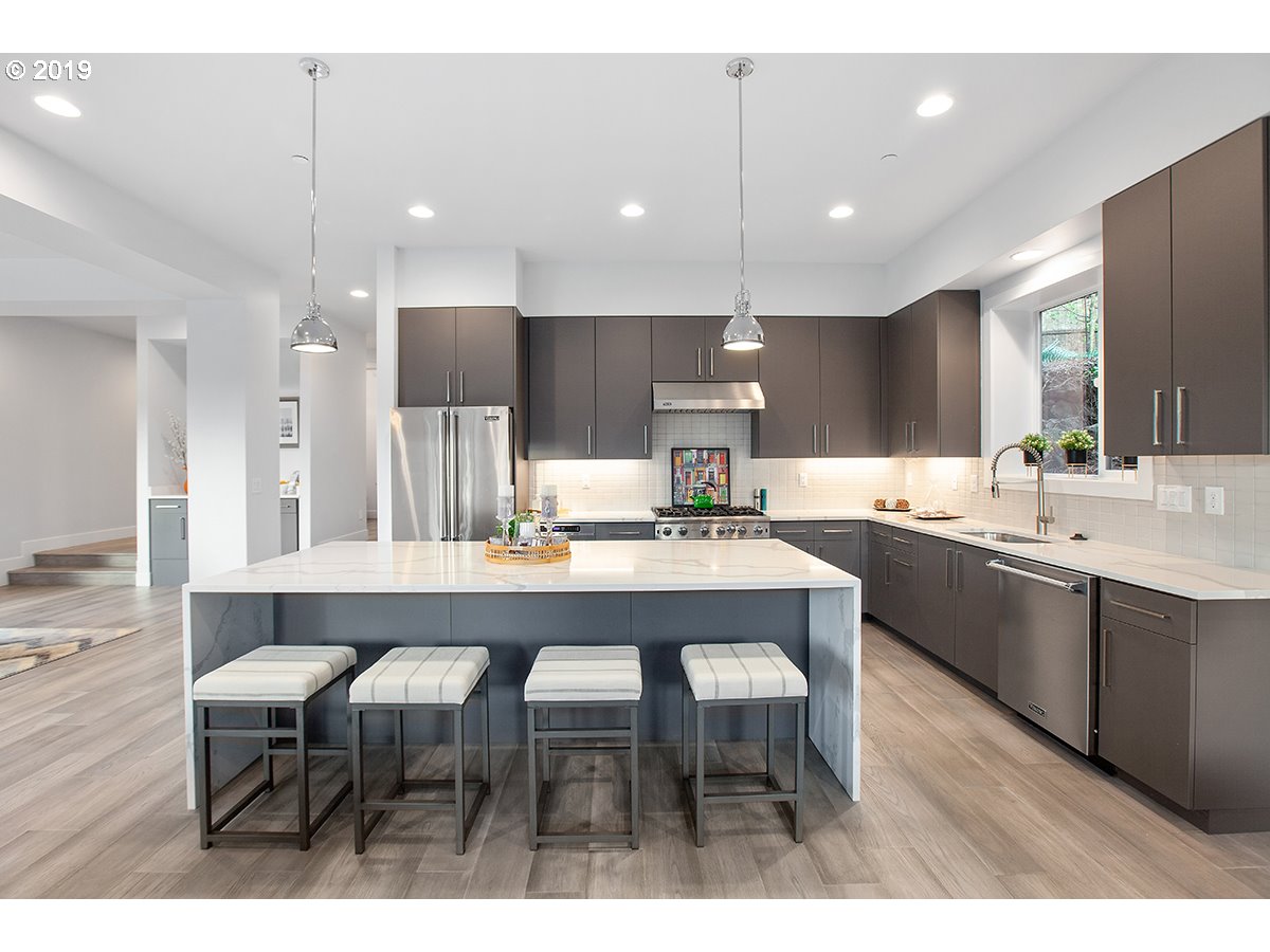 4453 SW Melville