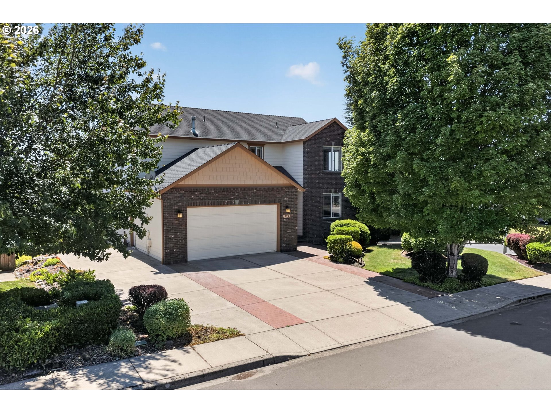 722 E 18TH ST