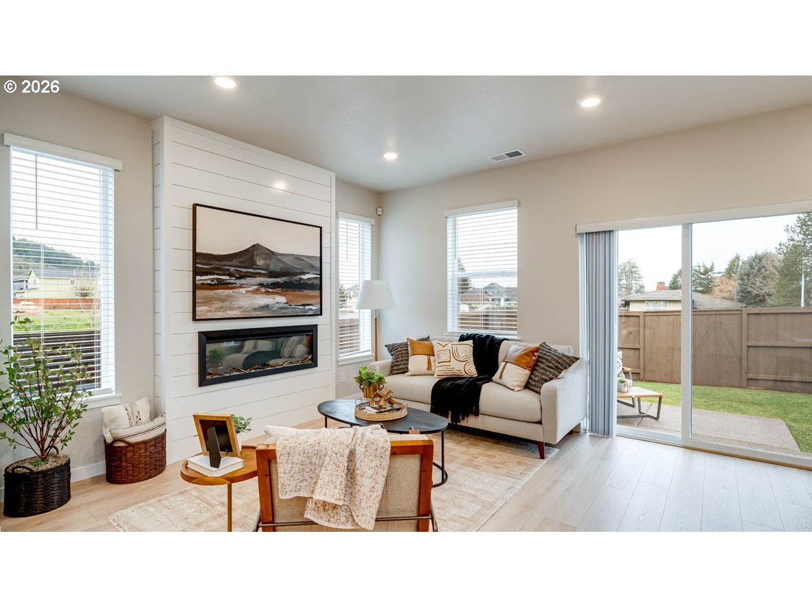 3577 SW Eleven Mile AVE