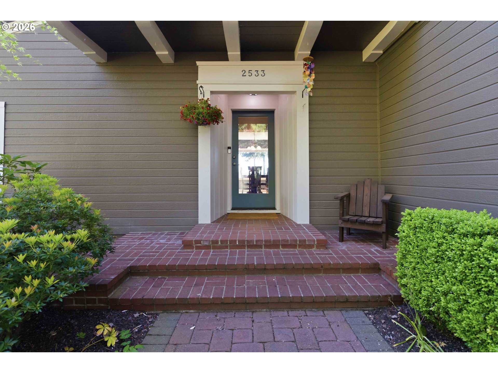 2533 CASCADE WAY