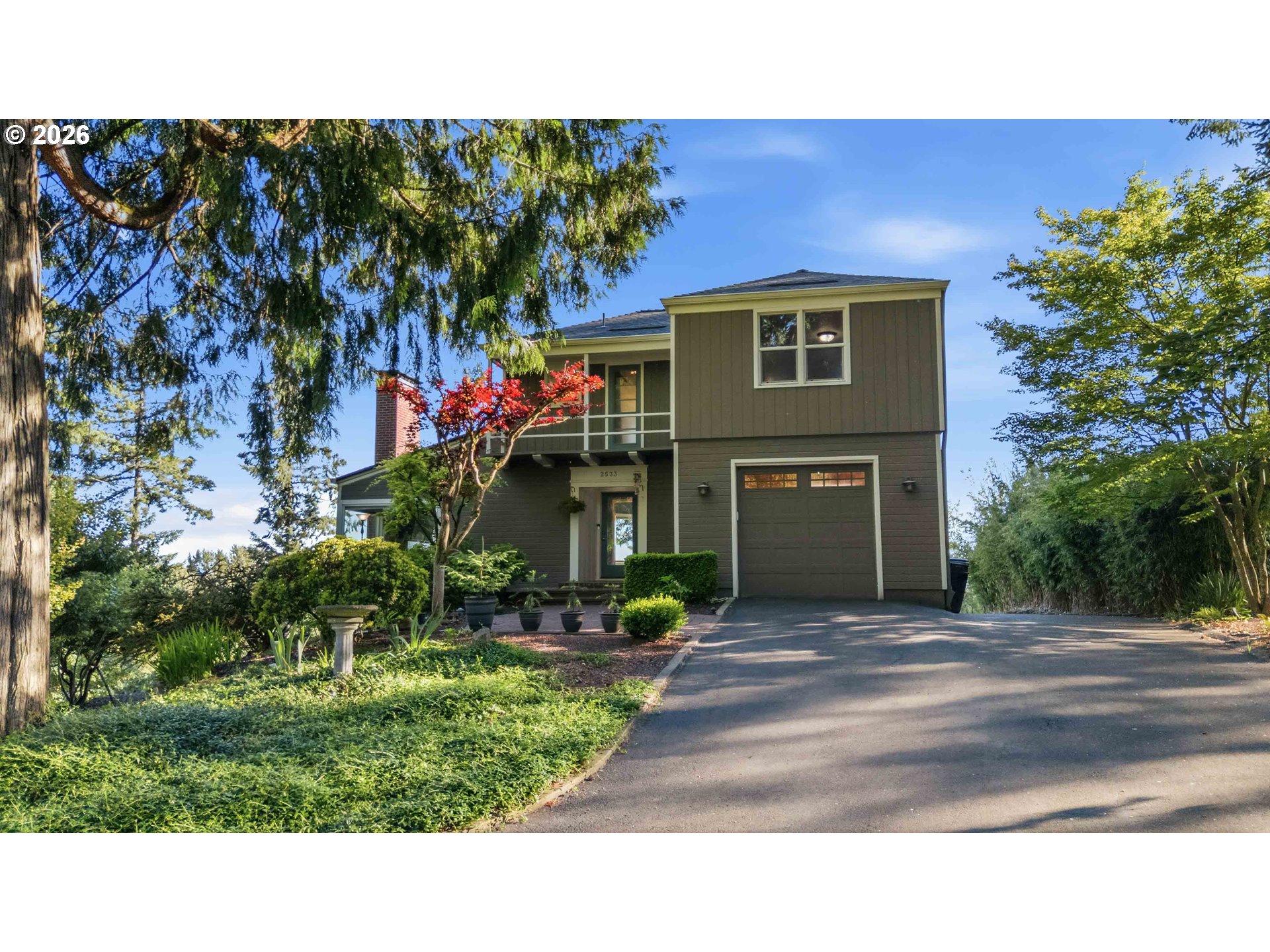 2533 CASCADE WAY