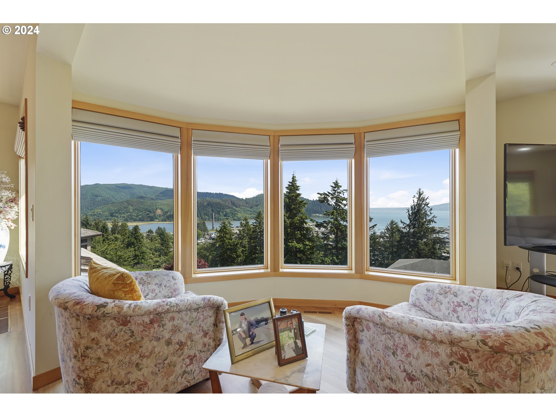 Garibaldi, Oregon 97118, United States, 4 Bedrooms Bedrooms, ,3 BathroomsBathrooms,Residential,Active,50254