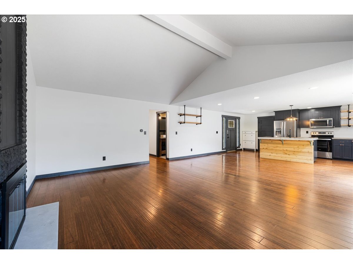 Aloha, Oregon 97078, United States, 3 Bedrooms Bedrooms, ,2 BathroomsBathrooms,Residential,Active,163390