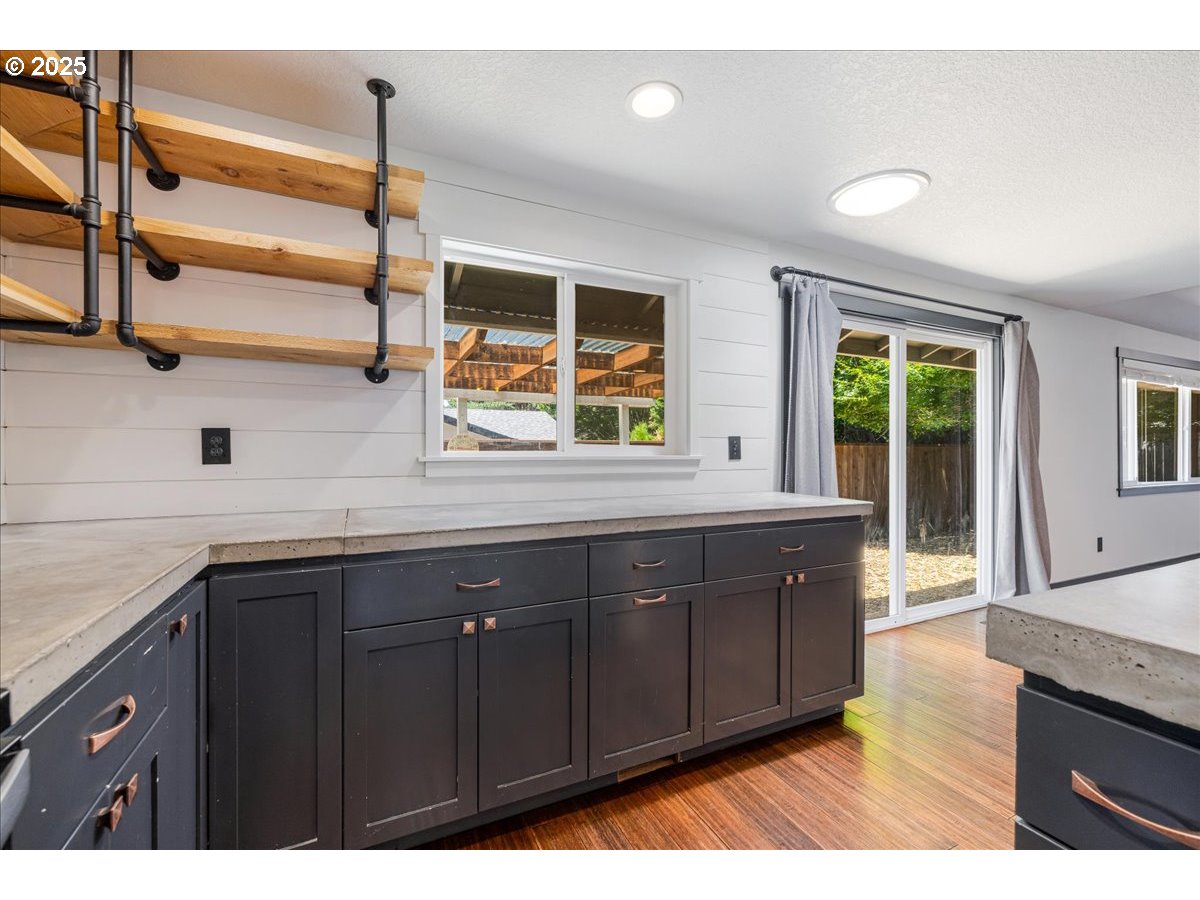 Aloha, Oregon 97078, United States, 3 Bedrooms Bedrooms, ,2 BathroomsBathrooms,Residential,Active,163390