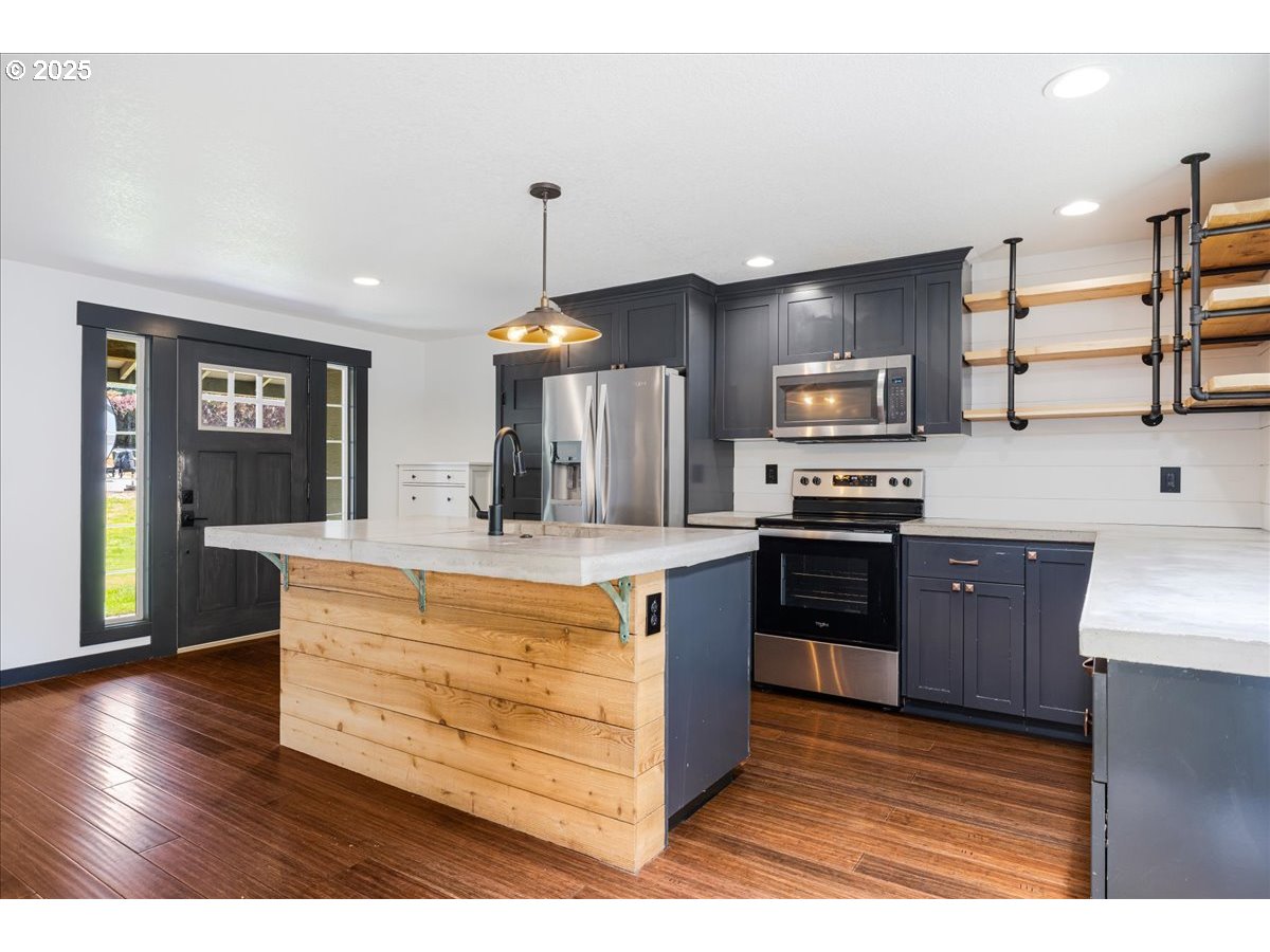 Aloha, Oregon 97078, United States, 3 Bedrooms Bedrooms, ,2 BathroomsBathrooms,Residential,Active,163390