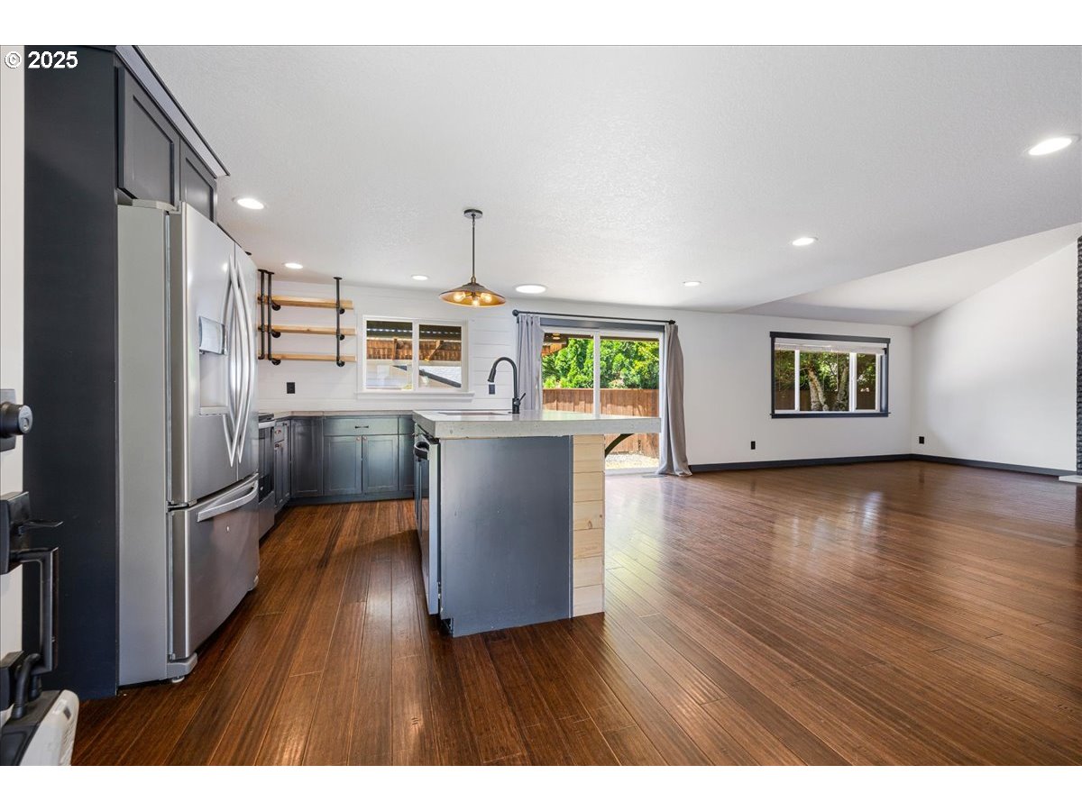 Aloha, Oregon 97078, United States, 3 Bedrooms Bedrooms, ,2 BathroomsBathrooms,Residential,Active,163390