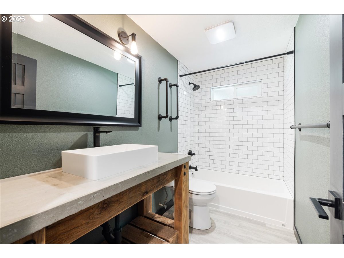 Aloha, Oregon 97078, United States, 3 Bedrooms Bedrooms, ,2 BathroomsBathrooms,Residential,Active,163390