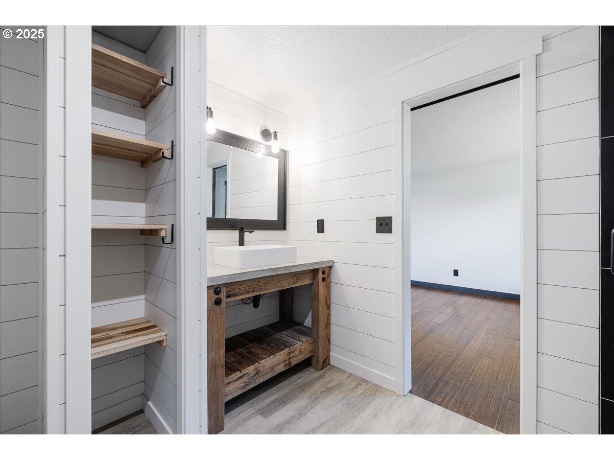 Aloha, Oregon 97078, United States, 3 Bedrooms Bedrooms, ,2 BathroomsBathrooms,Residential,Active,163390