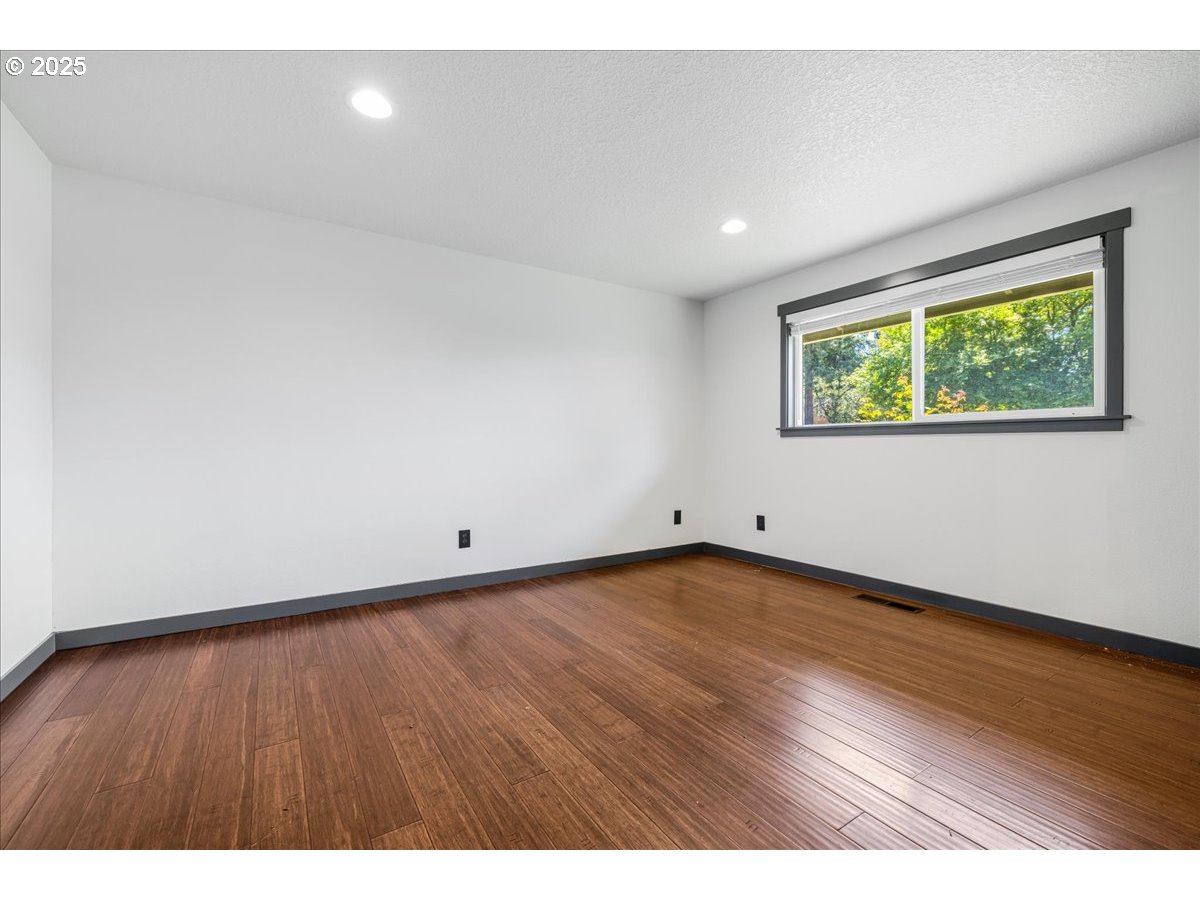 Aloha, Oregon 97078, United States, 3 Bedrooms Bedrooms, ,2 BathroomsBathrooms,Residential,Active,163390