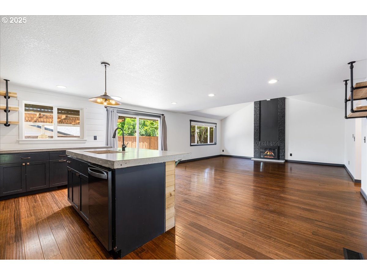 Aloha, Oregon 97078, United States, 3 Bedrooms Bedrooms, ,2 BathroomsBathrooms,Residential,Active,163390