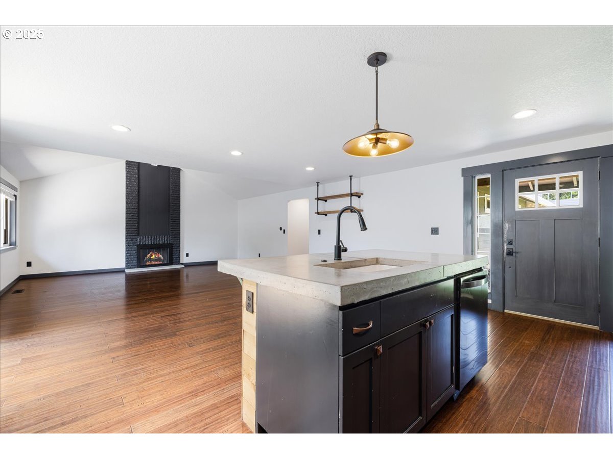 Aloha, Oregon 97078, United States, 3 Bedrooms Bedrooms, ,2 BathroomsBathrooms,Residential,Active,163390