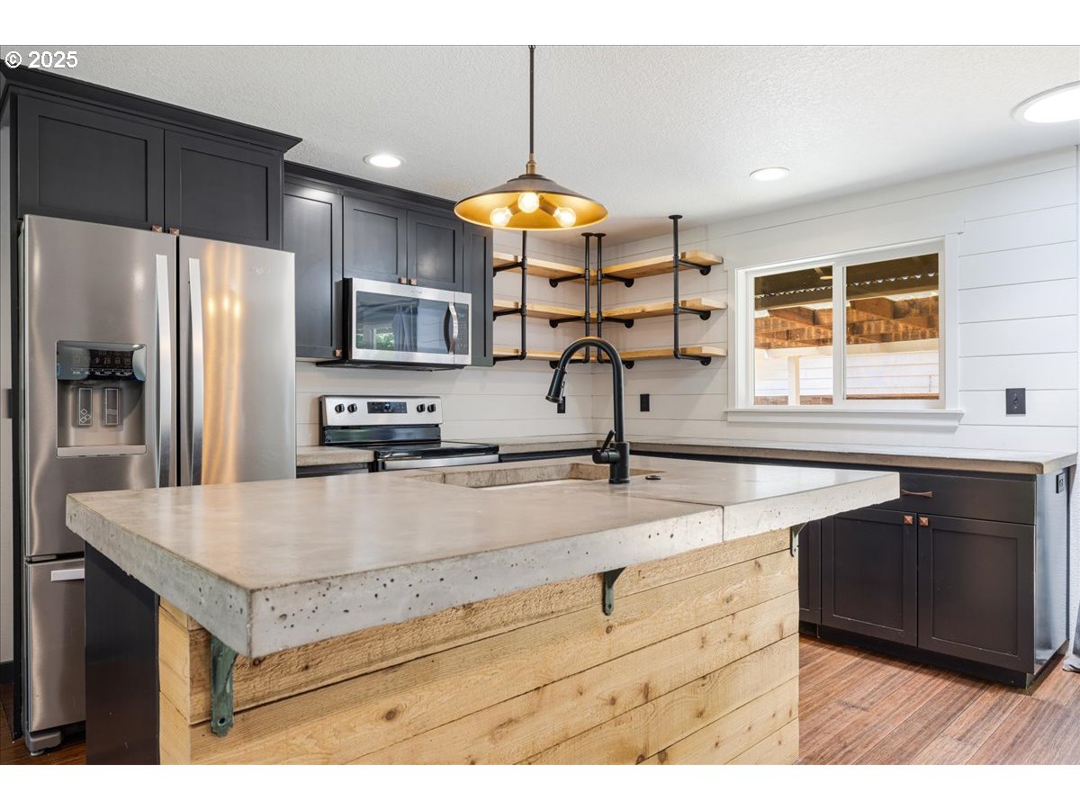 Aloha, Oregon 97078, United States, 3 Bedrooms Bedrooms, ,2 BathroomsBathrooms,Residential,Active,163390