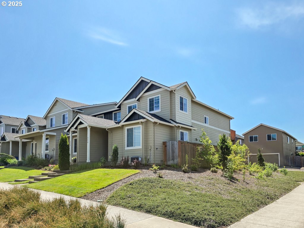 2220 SE 16TH ST