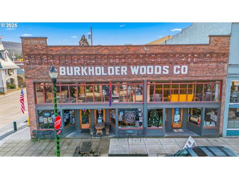 657 E MAIN ST Cottage Grove OR 97424