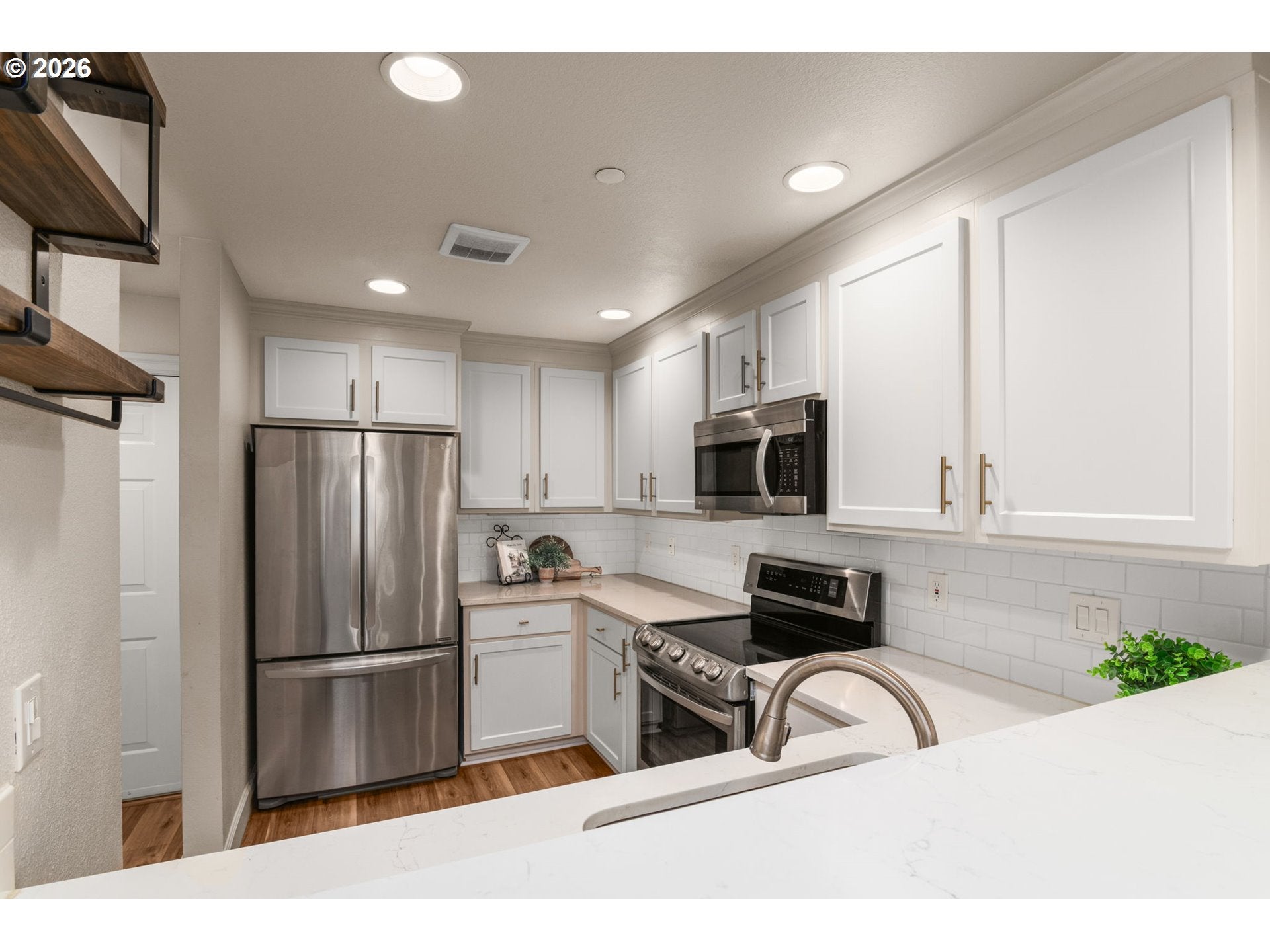 520 SE COLUMBIA RIVER DR 317