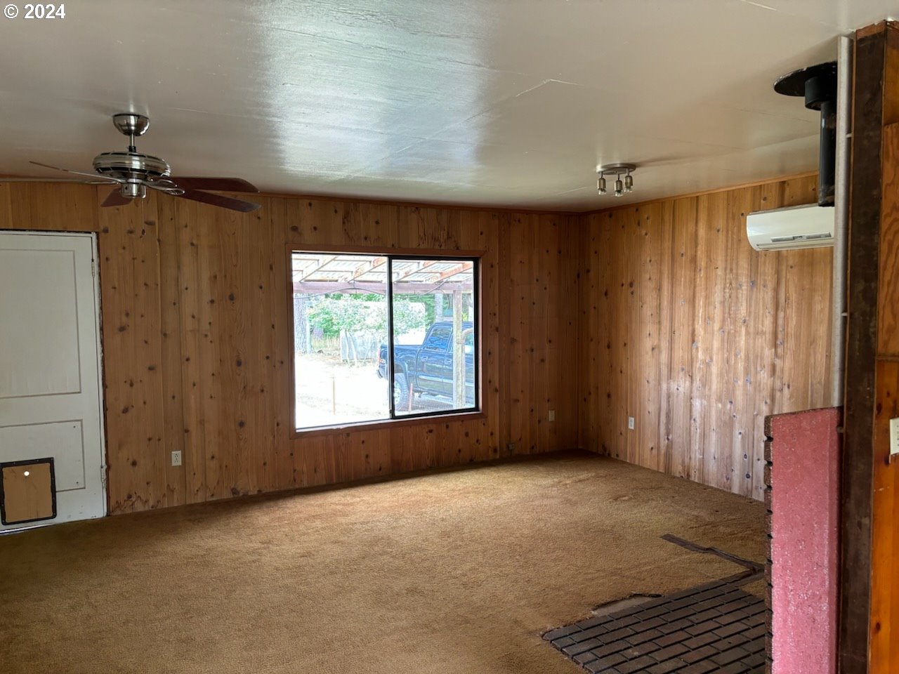 Florence, Oregon 97439, United States, 5 Bedrooms Bedrooms, ,2 BathroomsBathrooms,Residential,Pending,43918