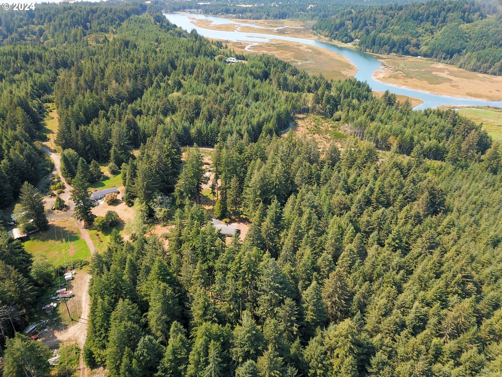 Florence, Oregon 97439, United States, 5 Bedrooms Bedrooms, ,2 BathroomsBathrooms,Residential,Pending,43918