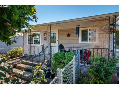 68 NW ROSE ST Winston OR 97496