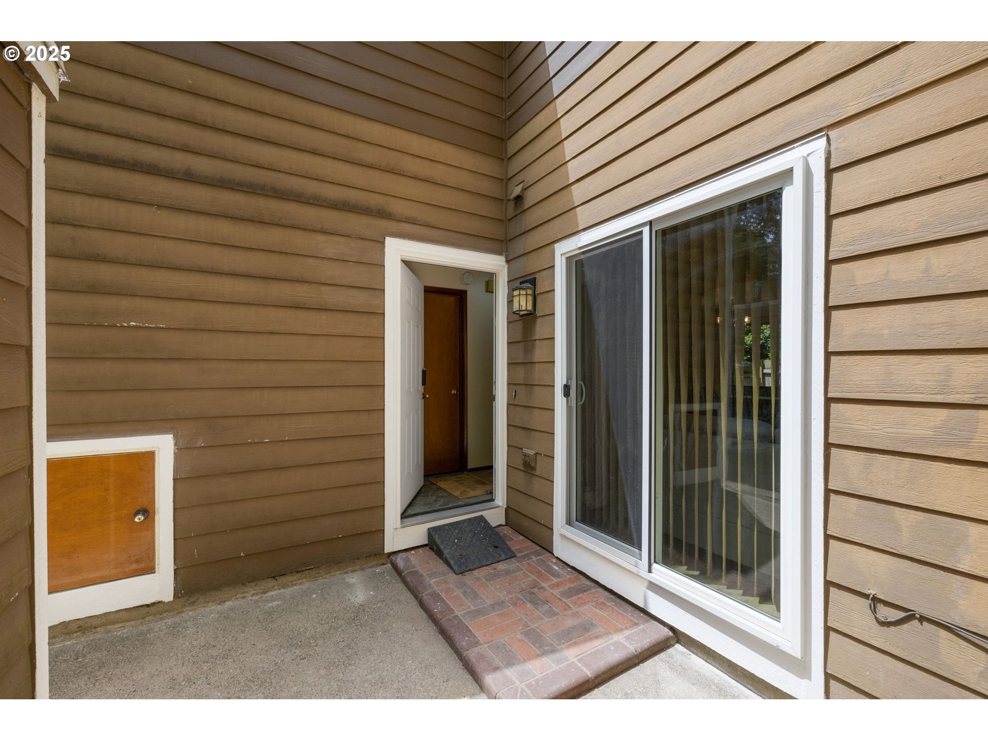 1618 VILLAGE PARK PL