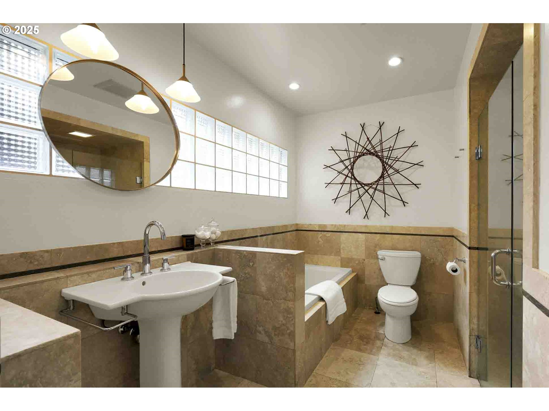 Eugene, Oregon 97405, United States, 4 Bedrooms Bedrooms, ,2 BathroomsBathrooms,Residential,Pending,152893