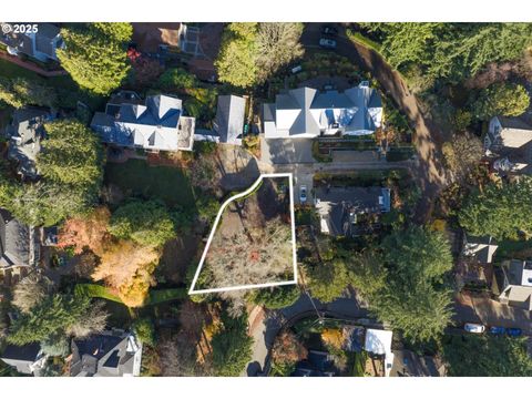 SW HILLCREST PL Portland OR 97201