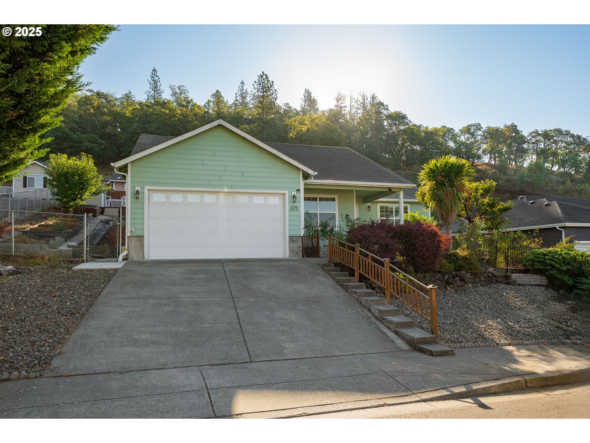 675 NE CUMMINS ST