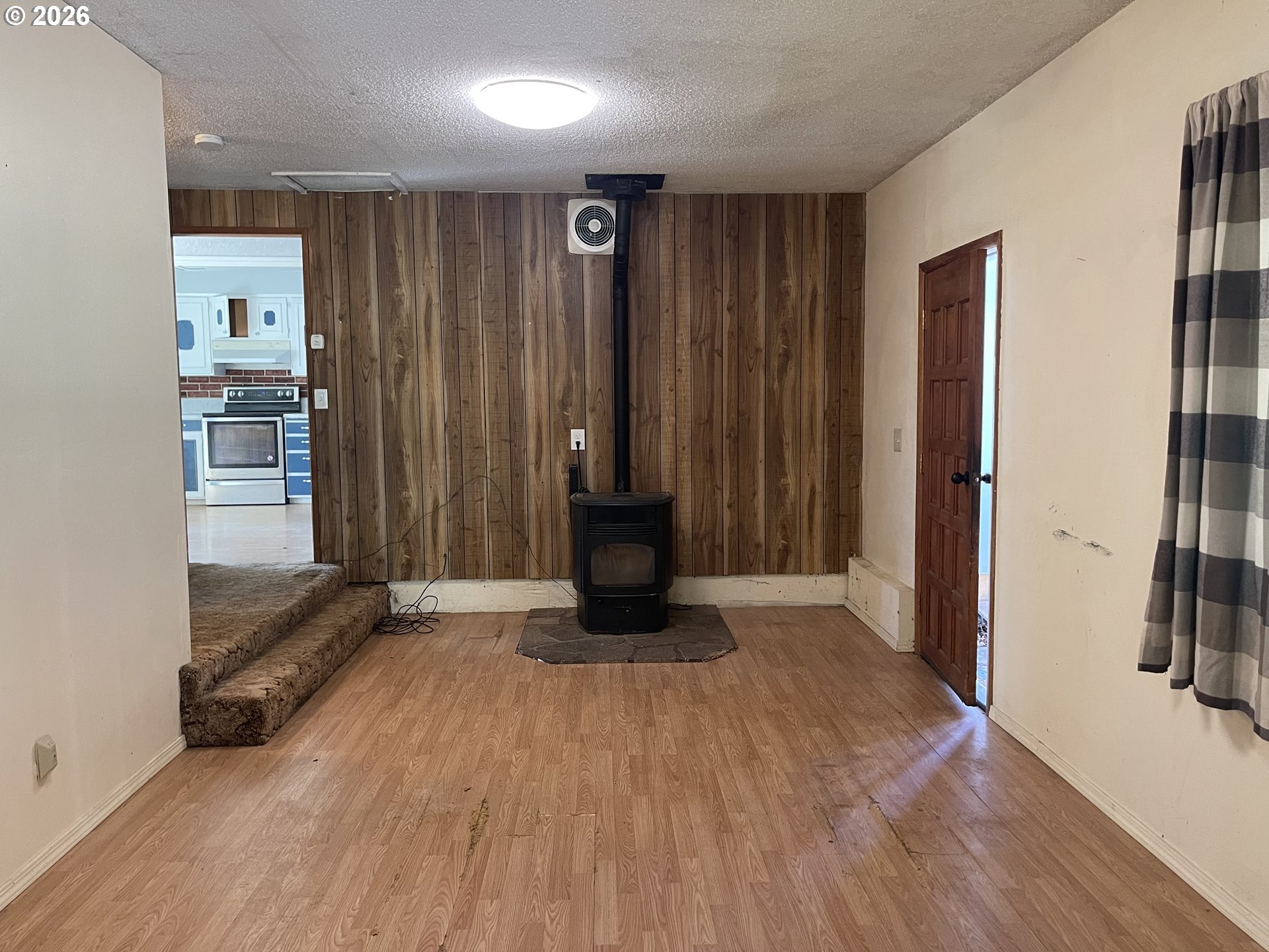 321 NW WILLAMINA DR