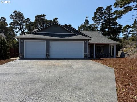 26 COAST GUARD RD Florence OR 97439