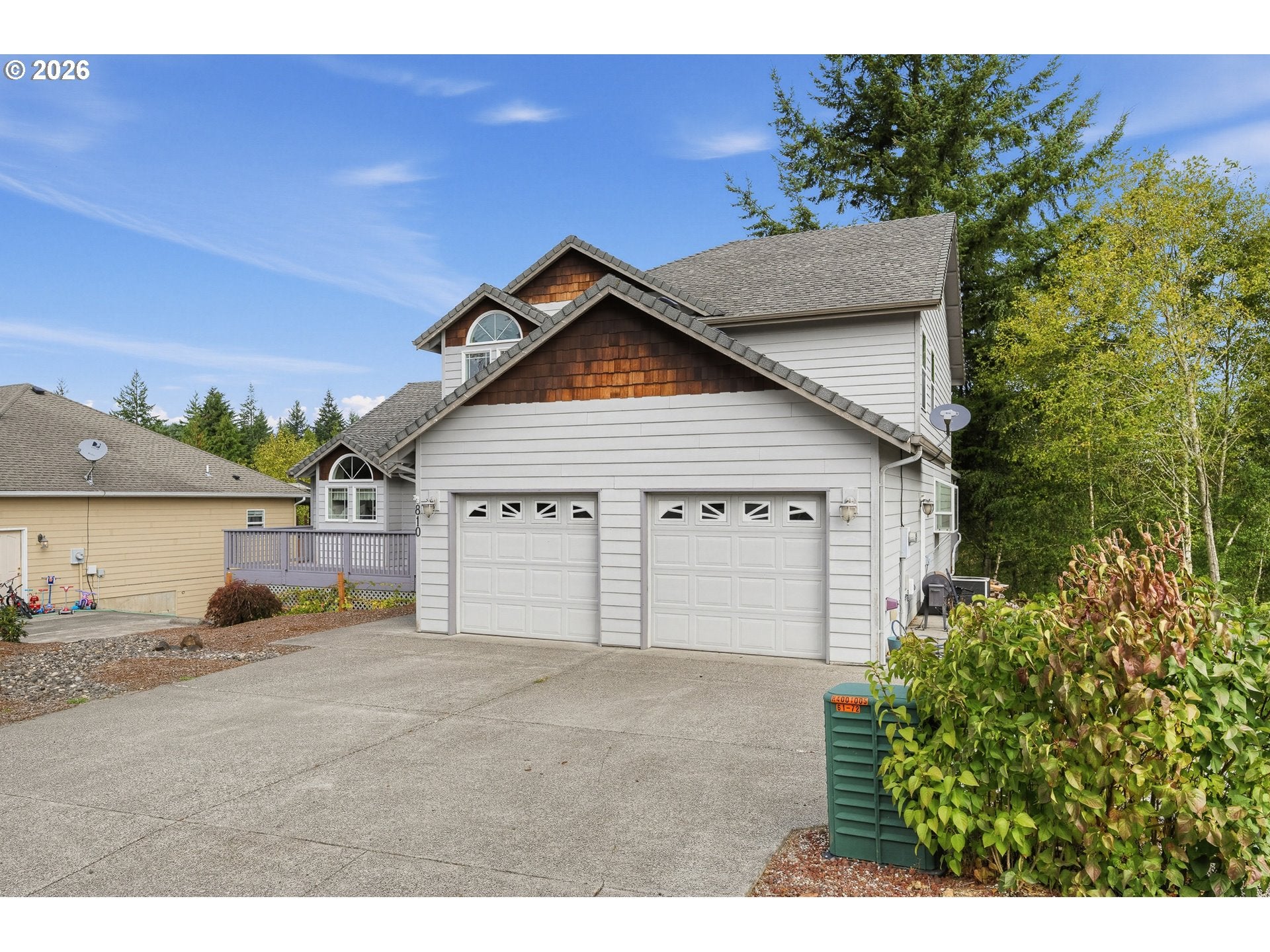 810 HOWARD DR