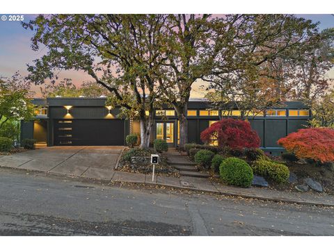 925 HOLIDAY CT S Salem OR 97302