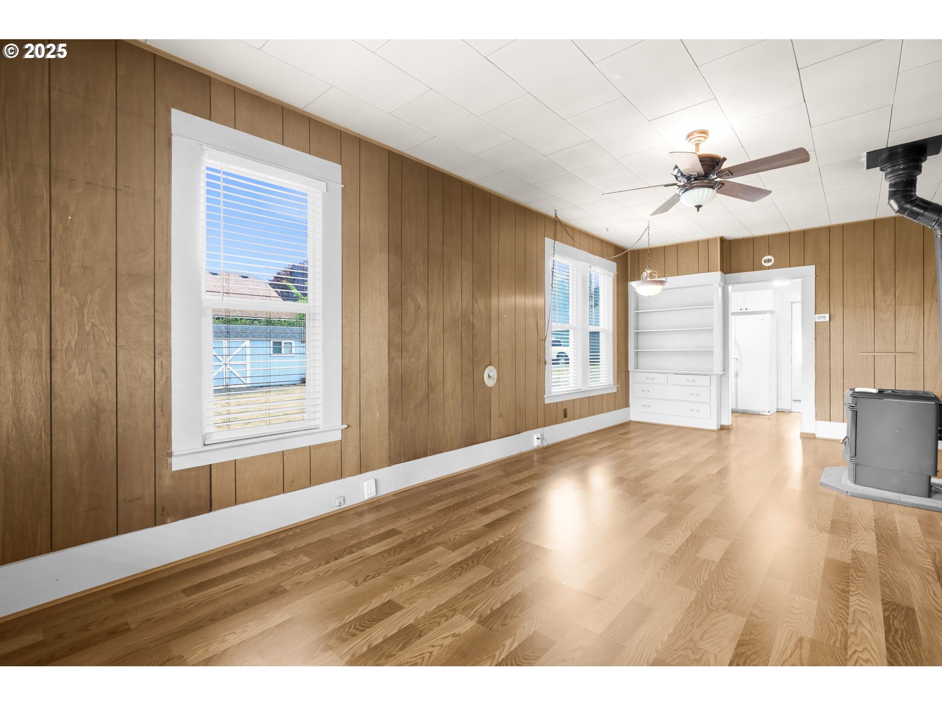 138 SE MAIN ST
