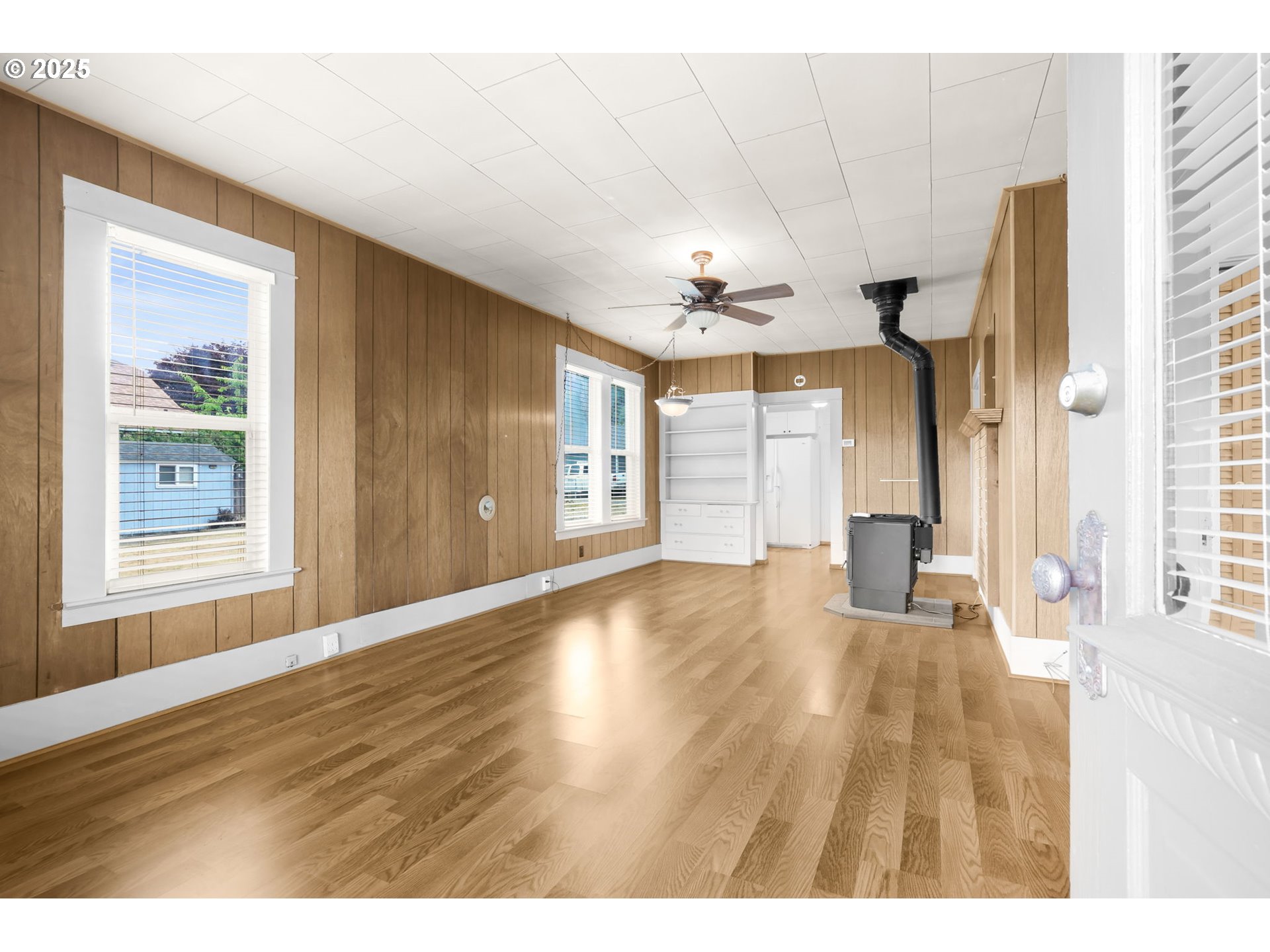 138 SE MAIN ST
