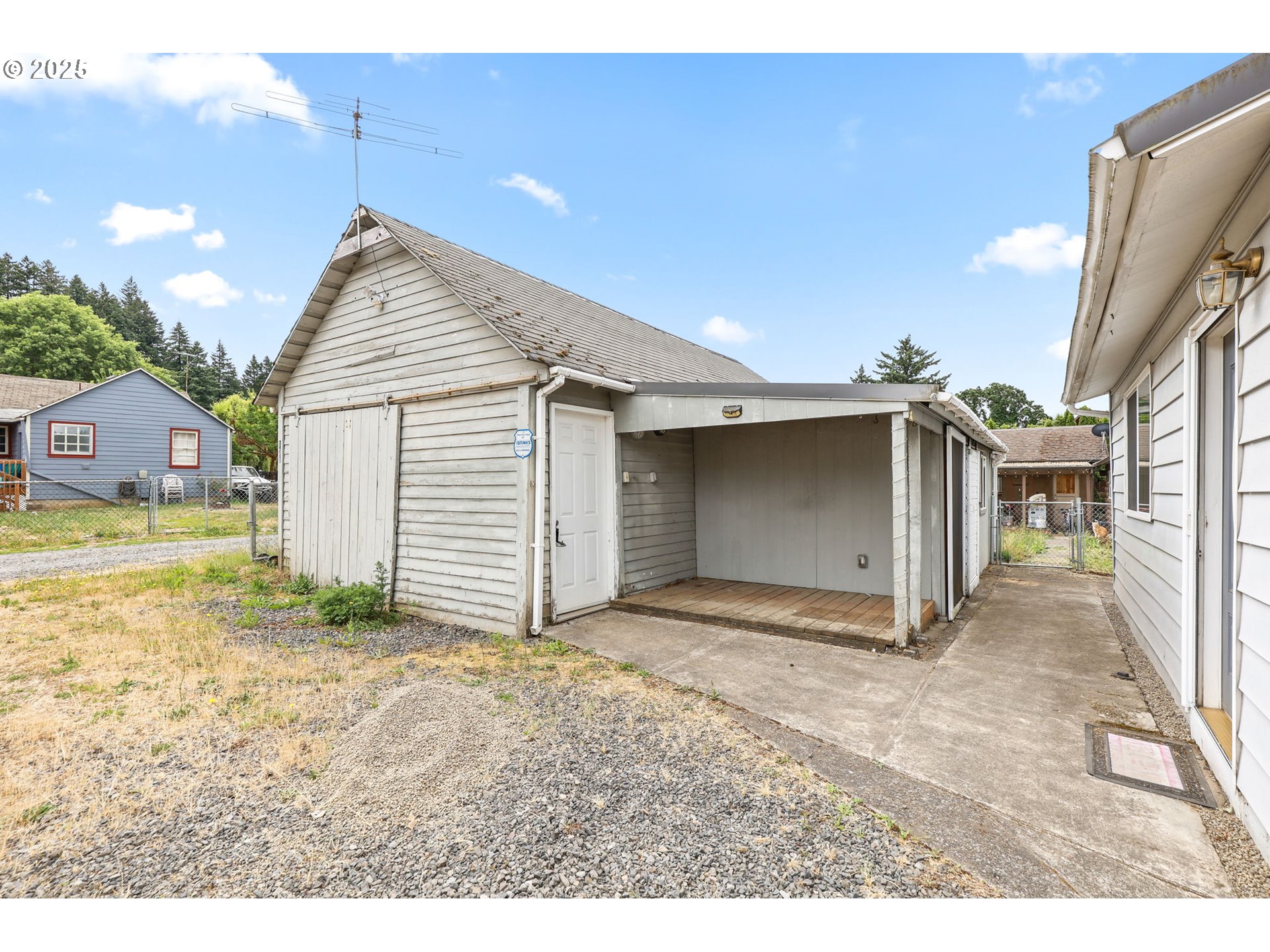 138 SE MAIN ST