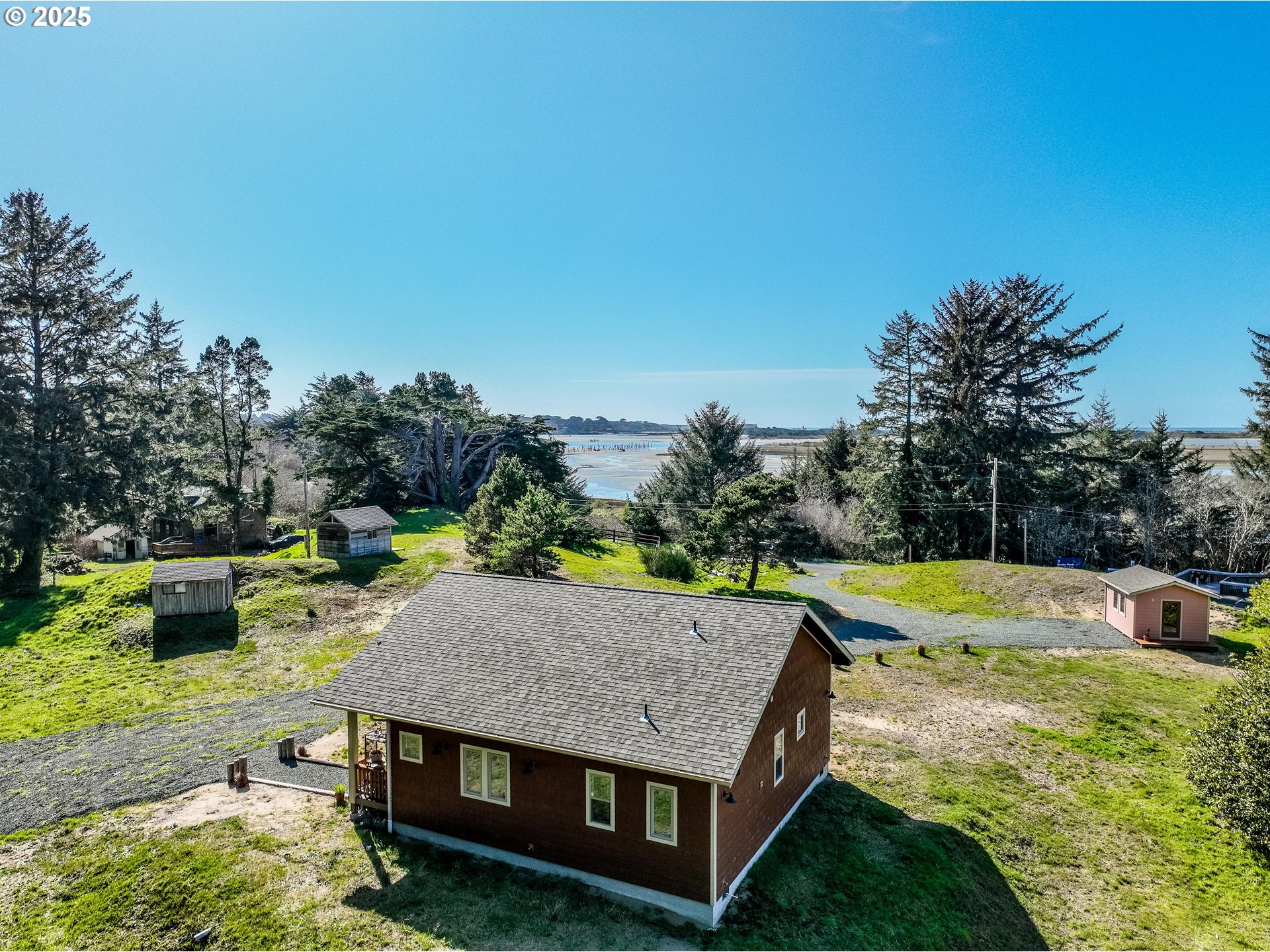 1310 Riverside DR NE