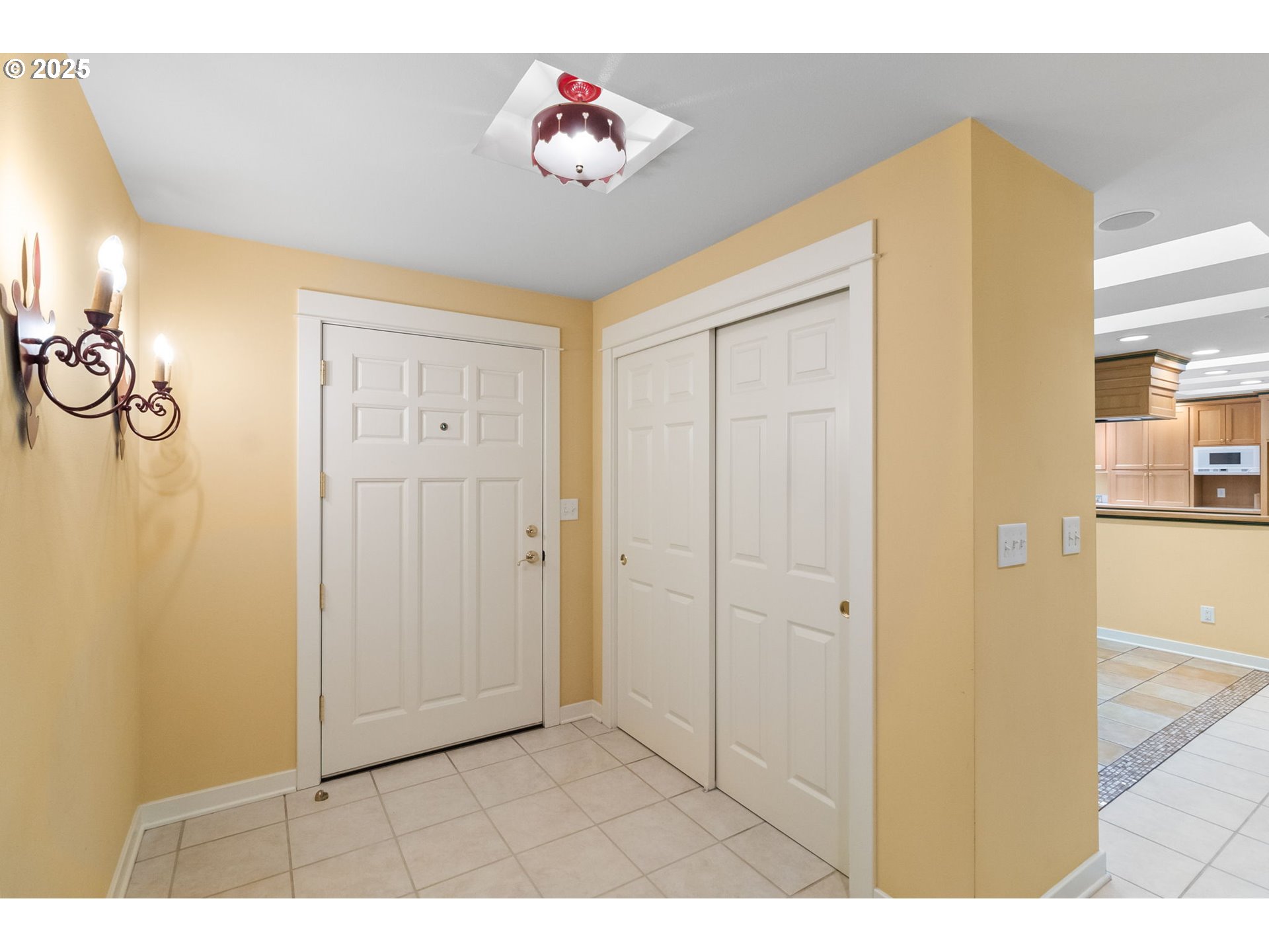805 LARIAT DR
