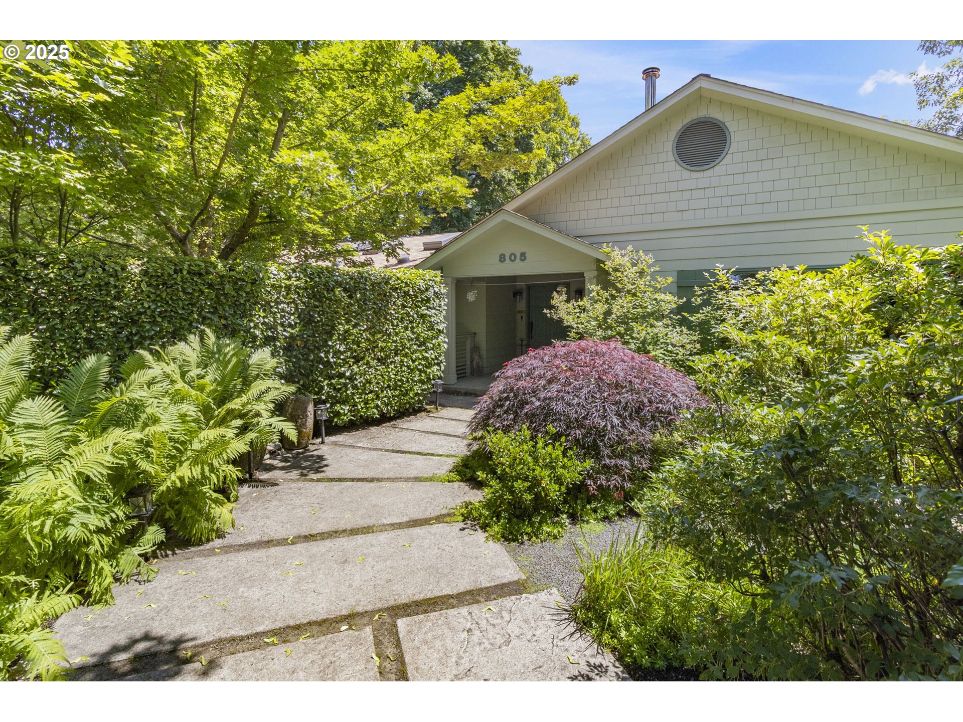 805 LARIAT DR