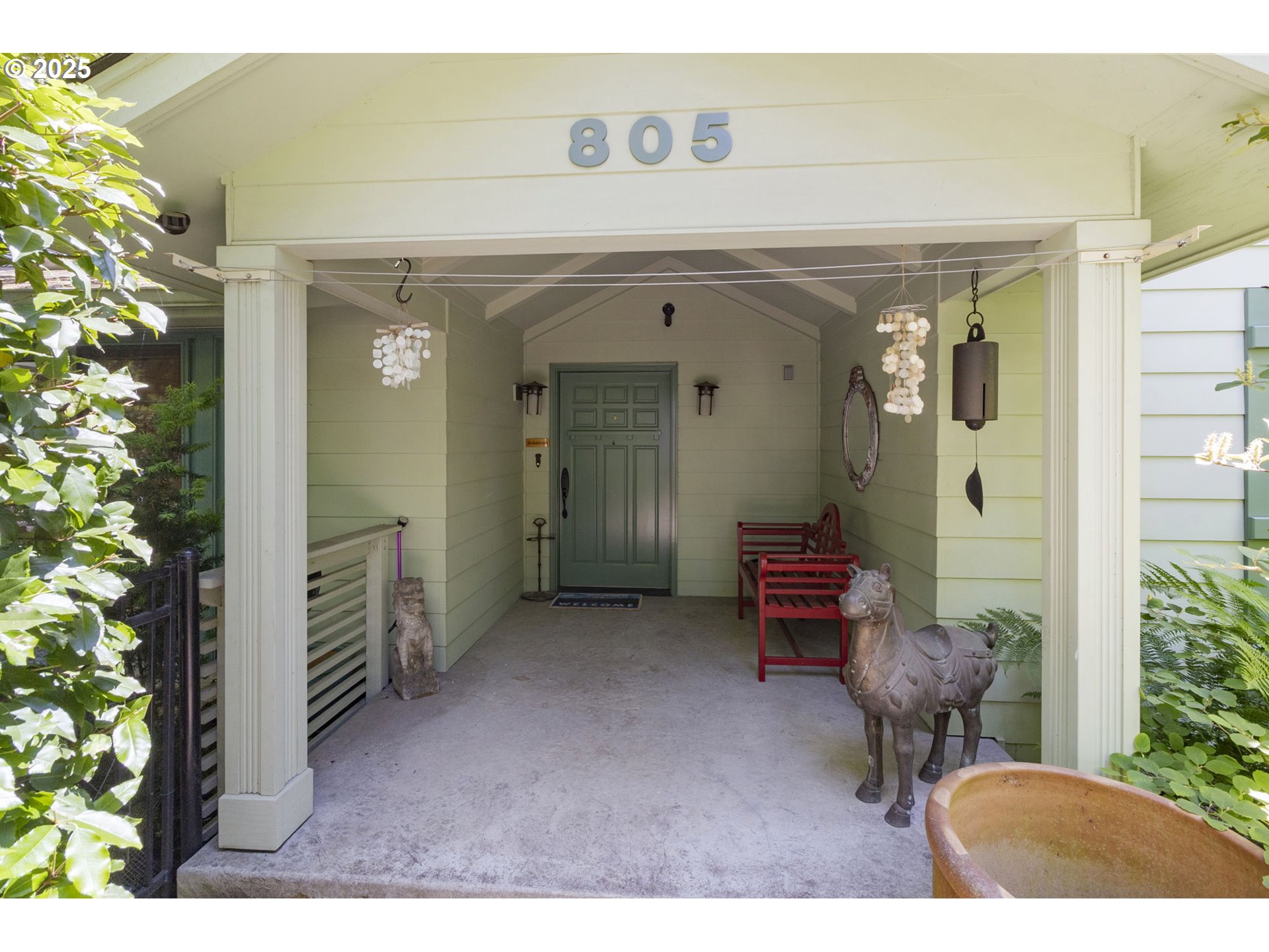 805 LARIAT DR