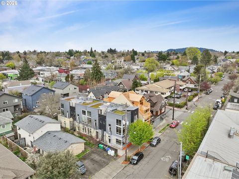 2021 SE CLINTON ST Portland OR 97202