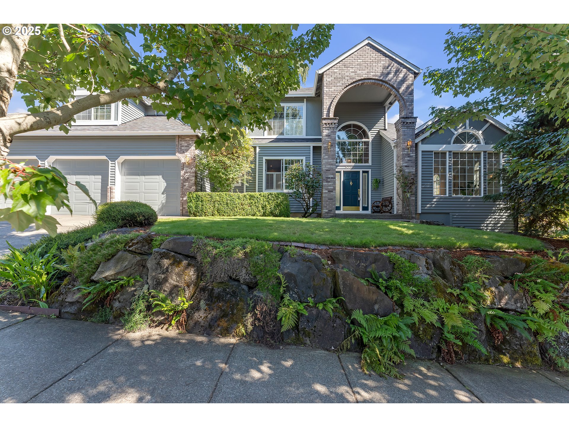 2250 RIVER HEIGHTS CIR