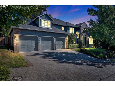 2250 RIVER HEIGHTS CIR West Linn OR 97068