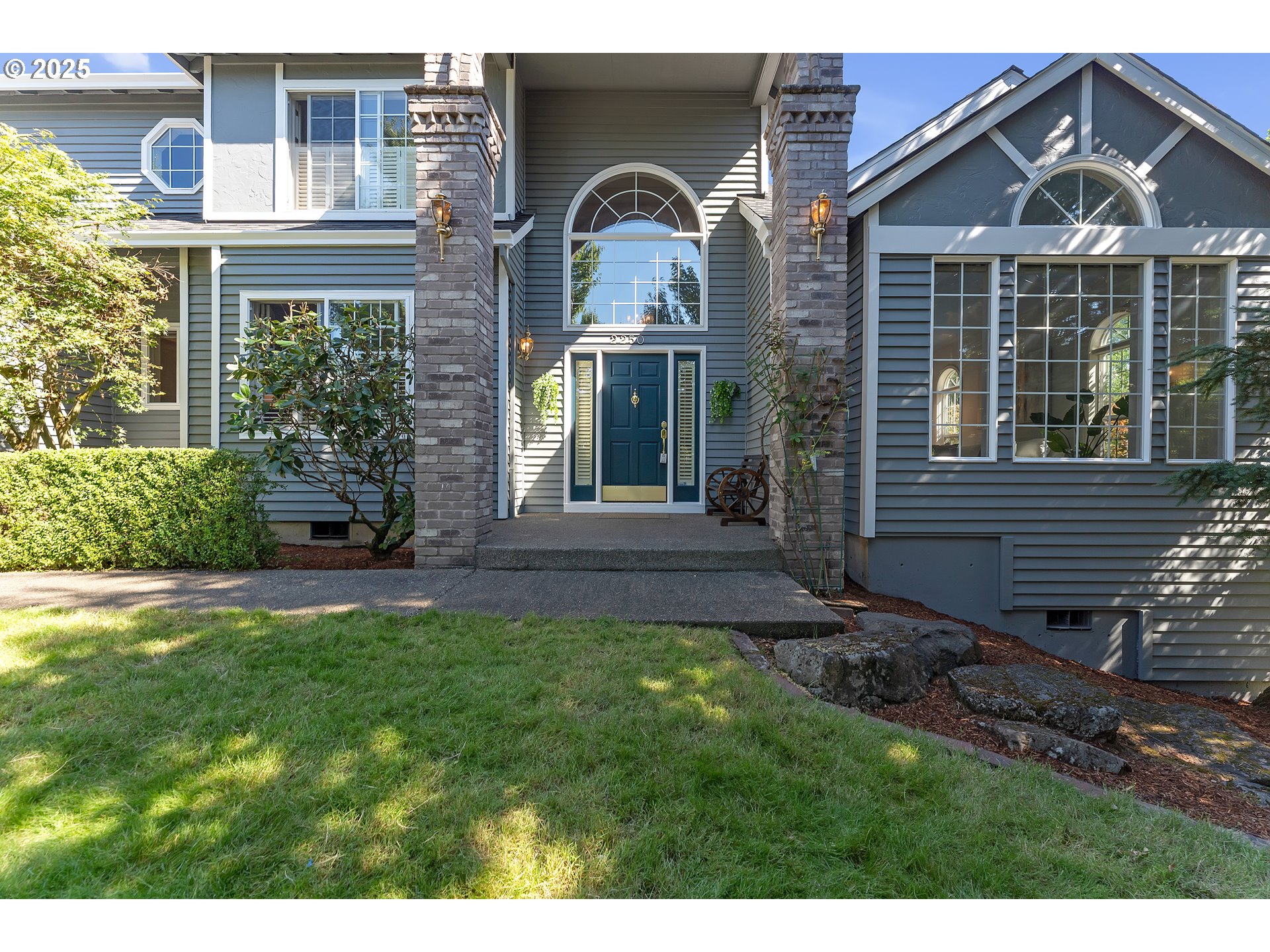 2250 RIVER HEIGHTS CIR