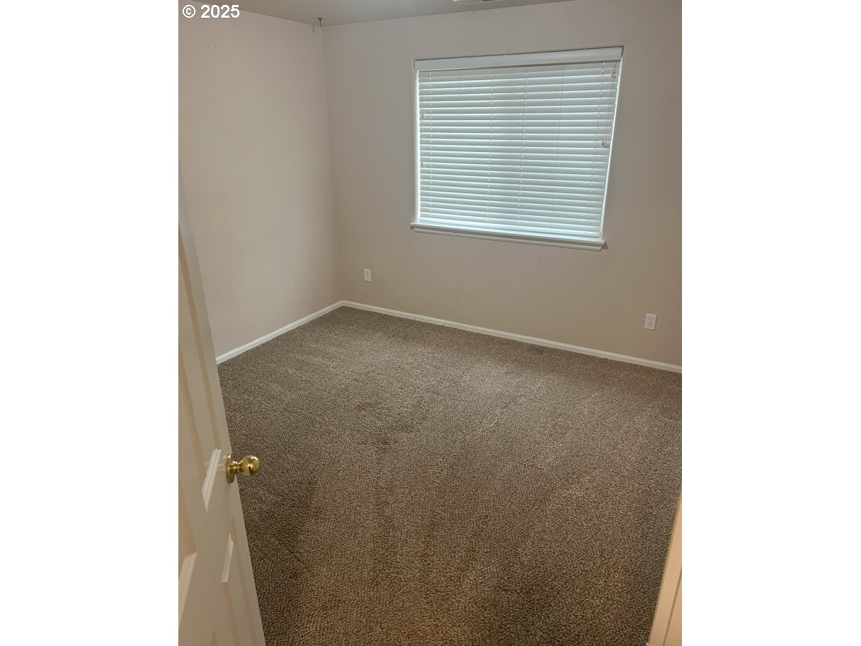 185 SE LEBLEU LN
