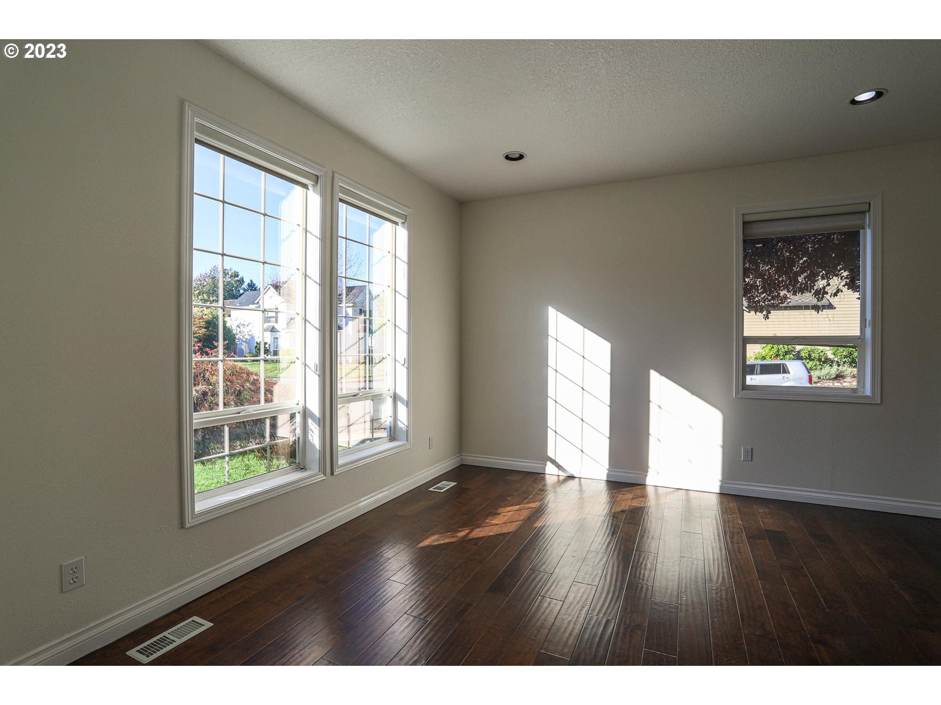 Portland, Oregon 97229, United States, 3 Bedrooms Bedrooms, ,3 BathroomsBathrooms,Residential,Active,80791