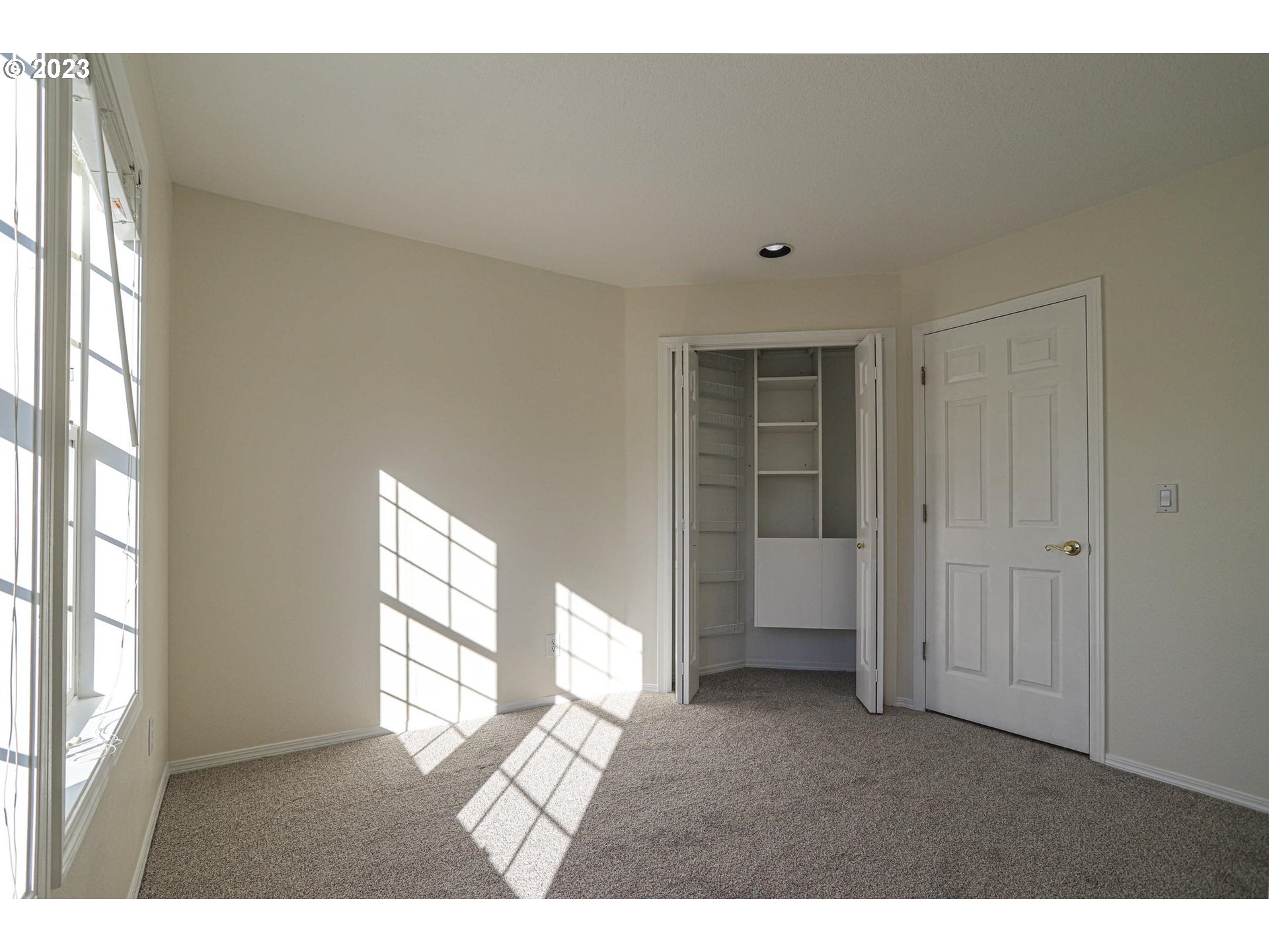 Portland, Oregon 97229, United States, 3 Bedrooms Bedrooms, ,3 BathroomsBathrooms,Residential,Active,80791