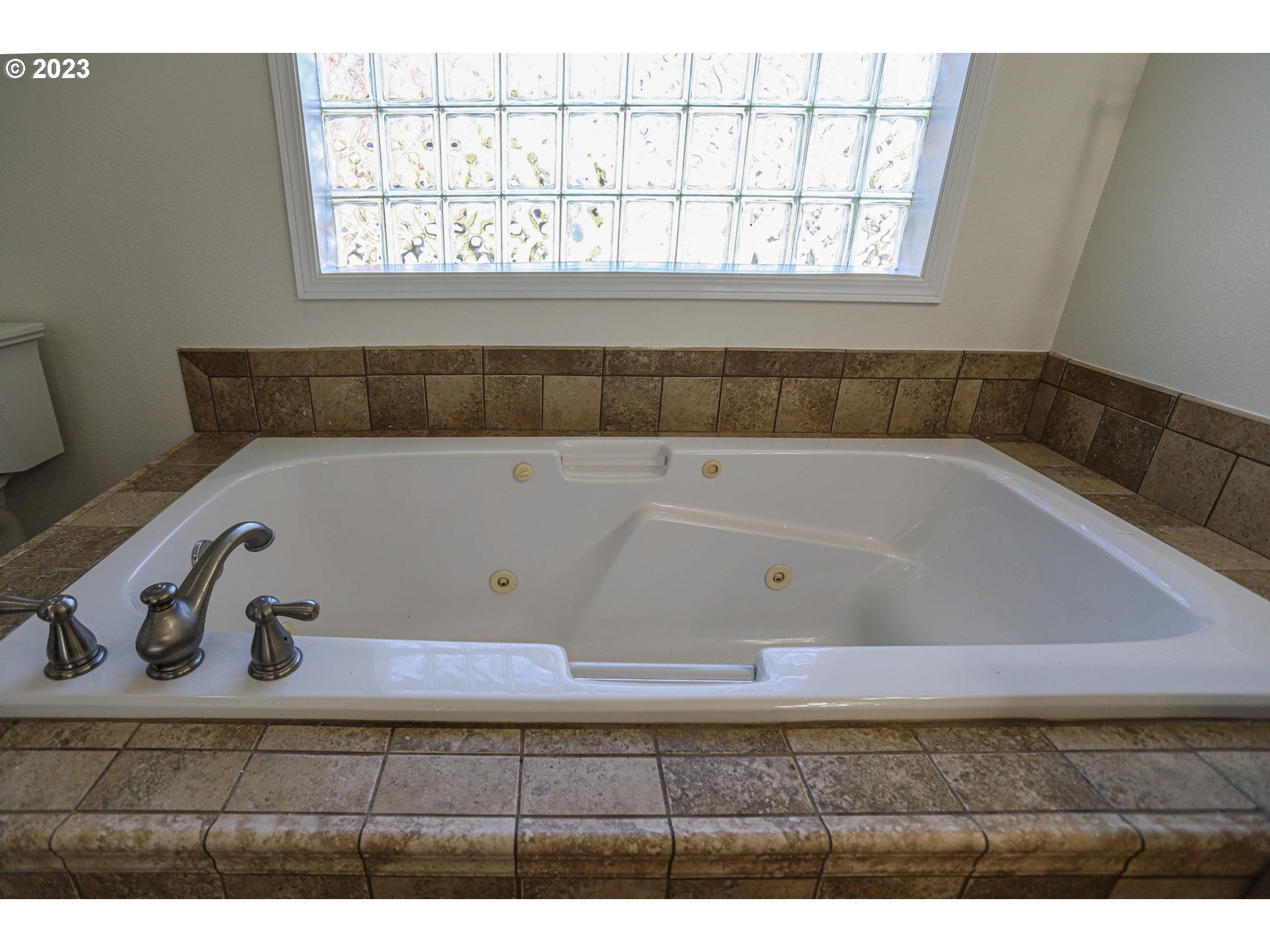 Portland, Oregon 97229, United States, 3 Bedrooms Bedrooms, ,3 BathroomsBathrooms,Residential,Active,80791